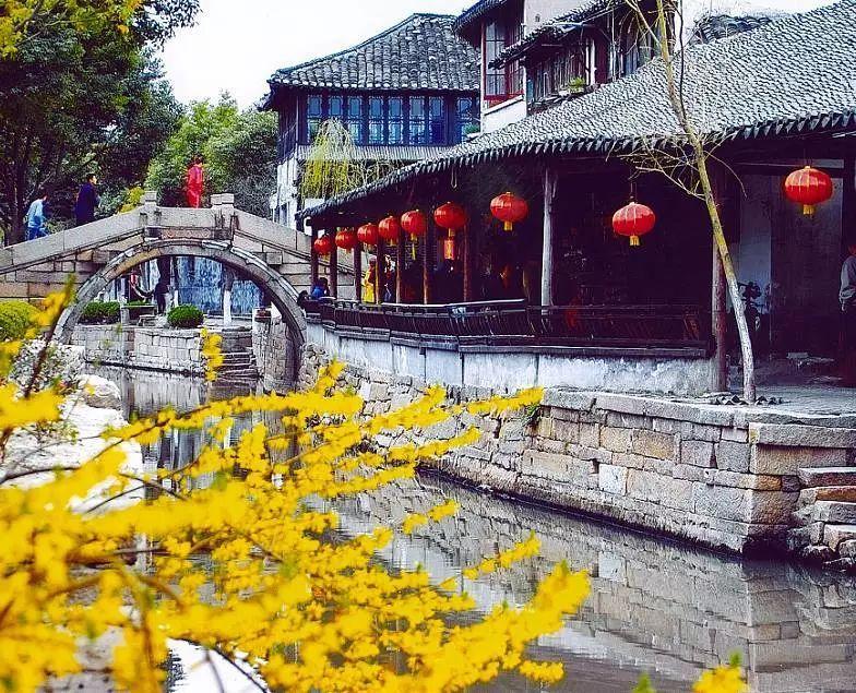 老河口市开展“迎新春送春联、民族团结一家亲”活动